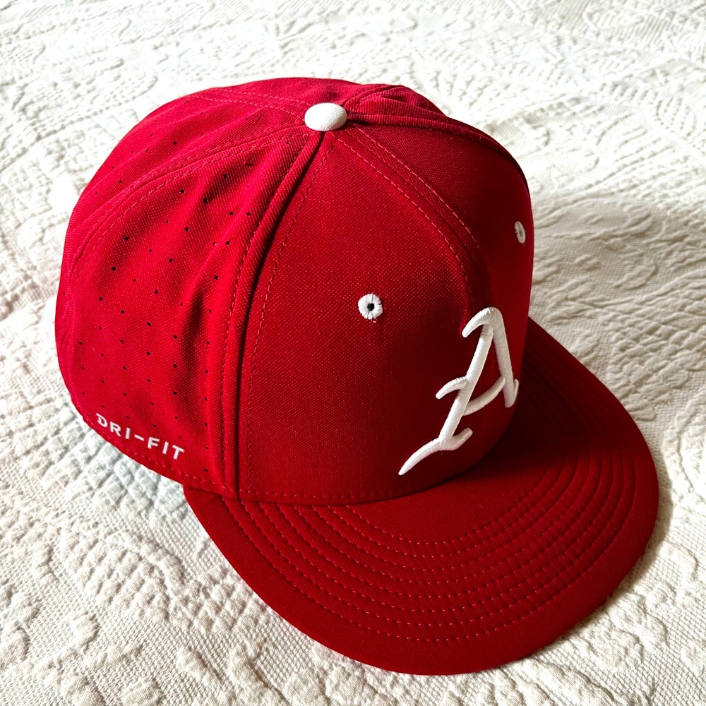 Razorback U of A NIKE Dri Fit Snapback with HOG logo!